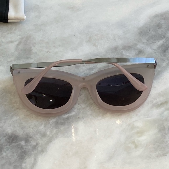 Quay Sunglasses - Picture 4 of 5